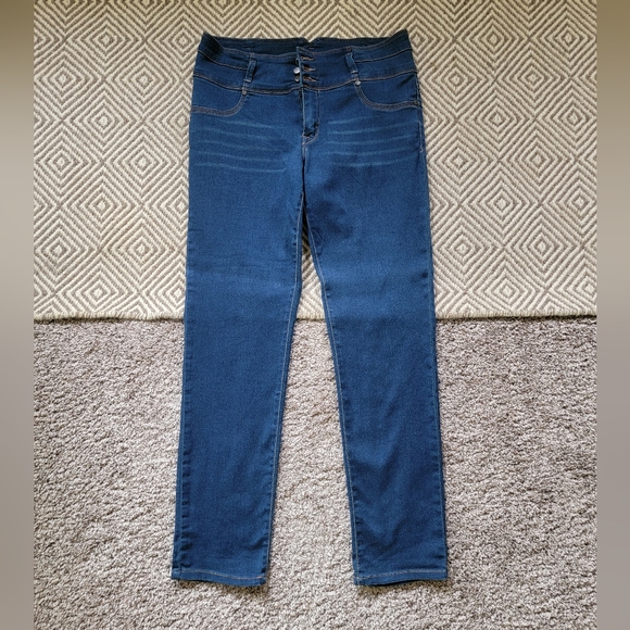 1822 Denim skinny 3 button jean, 2 pairs available - Picture 2 of 6